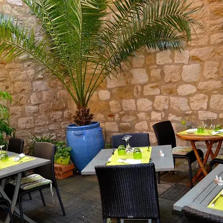 Les Feuilles D'acanthe 3* Saint-Macaire