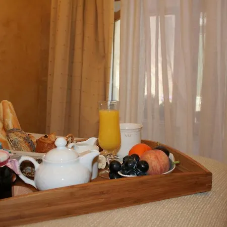 Les Feuilles D'acanthe Hotel Saint-Macaire