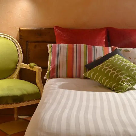 Hotel Les Feuilles D'acanthe 3*